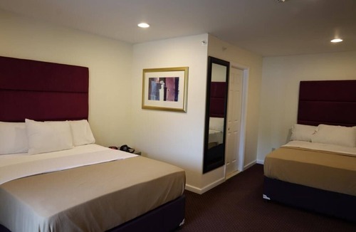 Warwick Hotel | The Hamlet Inn at Warwick