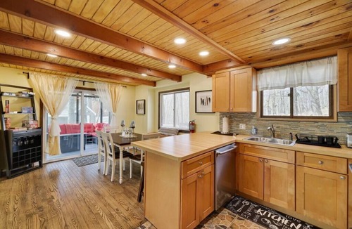 Bushkill House | The Hideaway - Saw Creek Estates