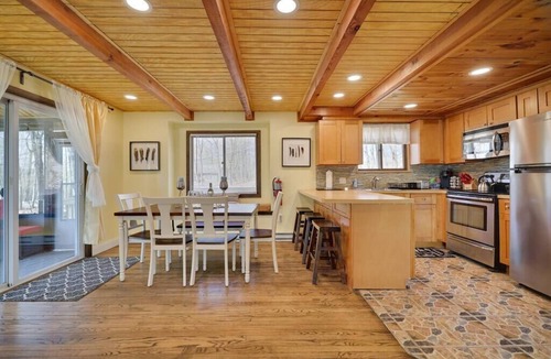Bushkill House | The Hideaway - Saw Creek Estates