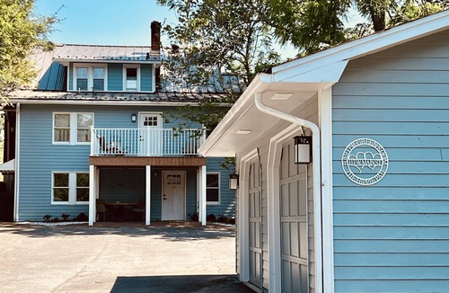 Abingdon Apartment | The Hippie Pad In the heart of downtown Abingdon, The Hippie Pad in the heart of downtown Abingdon