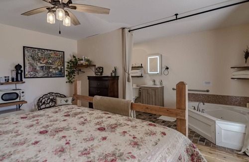 Whitley City Bed & Breakfast | The Inn at Beulah Farm - The Garden