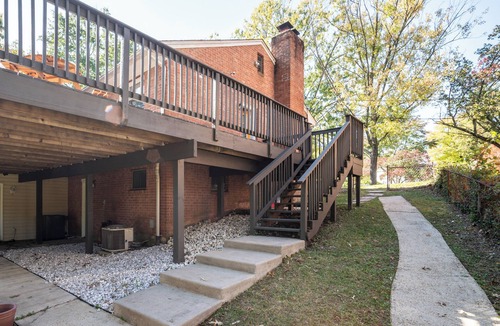 New Carrollton House | The Jodie: Beautiful 4-Bedroom, 2-Bathroom, 1-Jacuzzi, and Spacious Event Hall