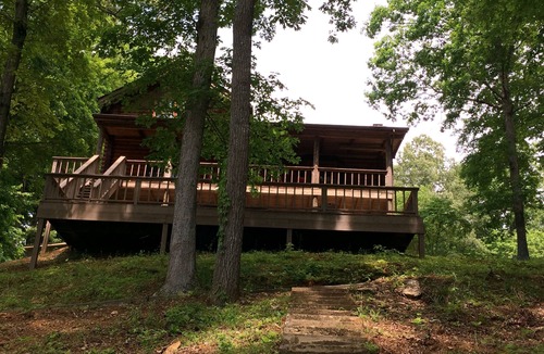 Big Creek Cabin | 'The Lakefront Lodge' - Spacious Lakefront 3 Bedroom W/Private Covered Dock