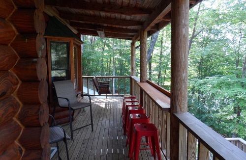 Big Creek Cabin | 'The Lakefront Lodge' - Spacious Lakefront 3 Bedroom W/Private Covered Dock