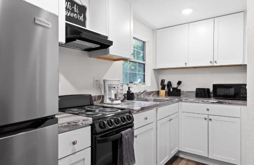 East Ridge Apartment | The Laurel Lounge - Apt 1