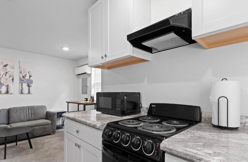 East Ridge Apartment | The Laurel Lounge- Apt 3