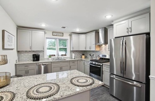 Kearny Apartment | The Lions Den Luxury 3-Bedroom Oasis + Pation