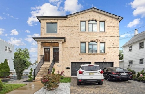 Kearny Apartment | The Lions Den Luxury 3-Bedroom Oasis + Pation