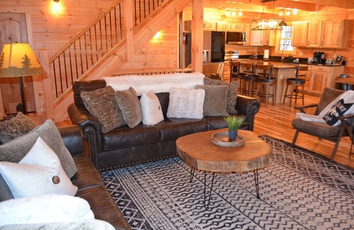Carbon Hill Apartment | The Lodges at Moonlit cabins- Both Lodges