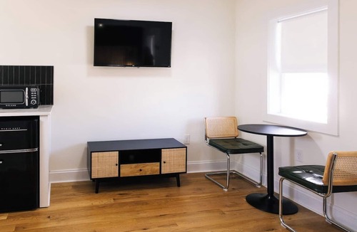 Chambersburg Apartment | The Mane & Co - No. 1
