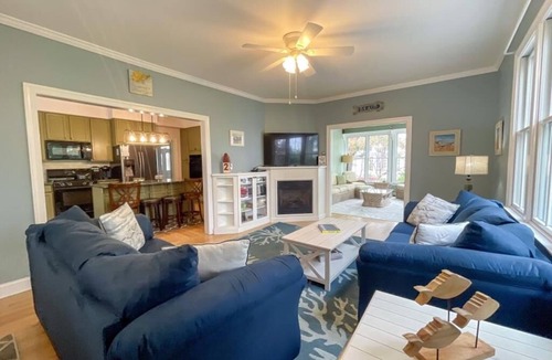 Village Green House | The Marlin House, 6 bedrooms 4 full baths sleeps 16 & pet friendly