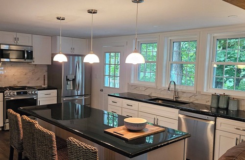 Fly Creek House | The Monarch - Private Setting, Heated Pool, 6 Bedroom, New Build. 6 min to CDP