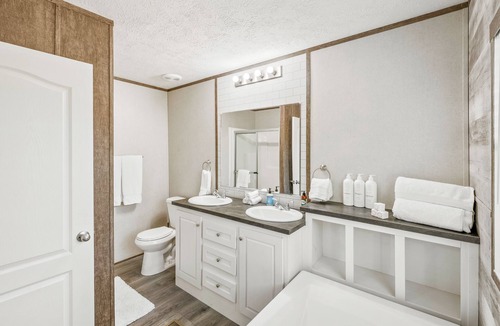 Oakpark House | The Nest on Hawks Ridge with Mountain Views