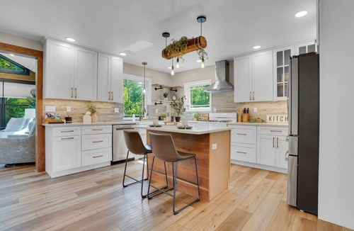 Loyalton House | The Oakdale Retreat with Pickleball Court