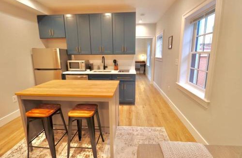 Old Town Alexandria Apartment | The Old Town Suite at Prince Street Inn