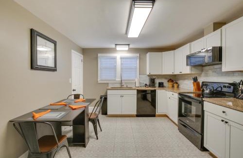 Lincoln Park Apartment | The Peaceful Post Cozy Winter Escape in Kingston