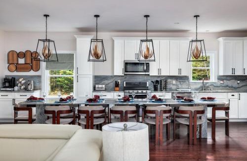 Tunkhannock Township House | The Poconest - Luxurious Mountain Mansion