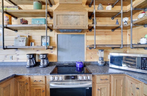 Tannersville House | THE POCONO HOUSE AT CAMELBACK MOUNTAIN with Jacuzzi and Sauna