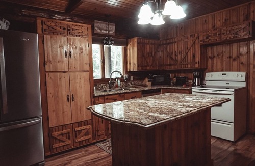New Philadelphia Cabin | The Premier Destination in New Philadelphia - Deerwood Cabin - 5 Bedrooms