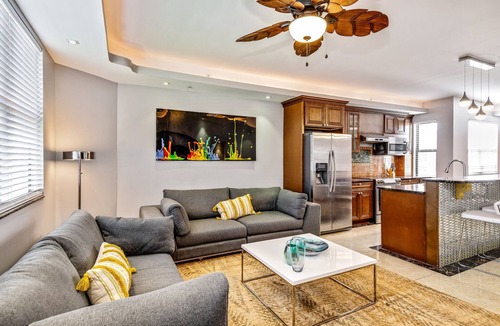 Chinatown Apartment | The Retreat in the city w/ deck