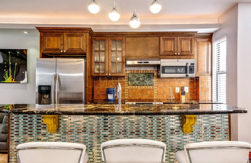 Chinatown Apartment | The Retreat in the city w/ deck