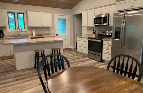 Ashtabula House | The Sansa Suite at Brants Apple Orchard