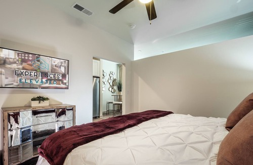 Linthicum Heights Apartment | The Savvy Traveler, Pool - Gym - Fast Internet - BWI - New Listing