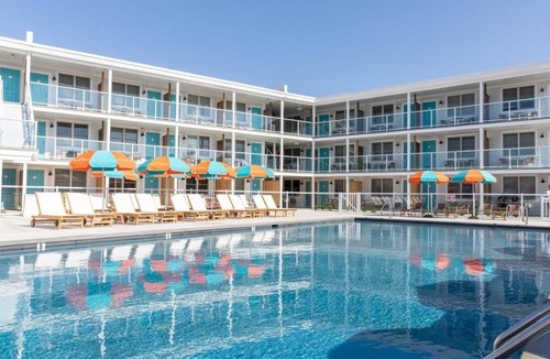 Cape May House | The Shore Thing – 4-Rooms Getaway with Beach Vibes & Poolside Fun