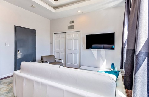 Chinatown Apartment | The spot just steps away from Reading Terminal 2BD apartment