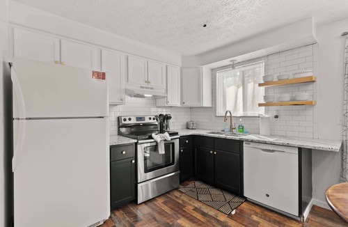 Summit Station House | The StayBerry - Stay for 6