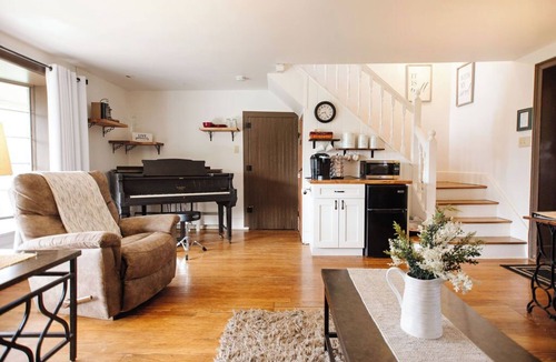 Gap Apartment | The Stone House Between the Streams