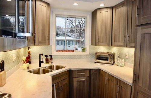 Edinboro House | "The Tahoe" Modern Lake Cottage Retreat~Close to Beach & Lake!