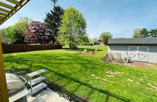 Yardville-Groveville House | The Trenton Two 2BR Peaceful Oasis with Patio