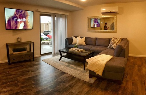 East Price Hill House | ❤️ 🏙 The View-Stylish Interior- Min to downtwn 🌃 ❤️
