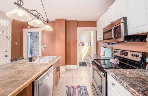 Merion Village House | The Vintage Getaway - 3 Bedrooms - Columbus!