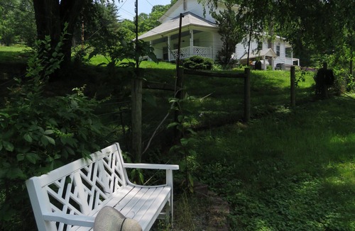 Troutville Cottage | The Virginia Country Cottage: GREAT Location/Pet Friendly, 30 Acres, close I81