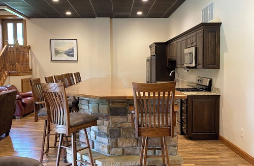Millersburg House | The Welcome Lodge- Ideal for Large Gatherings