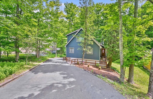 Lake Ariel House | The Woodhill Hideout - All Season Family Fun