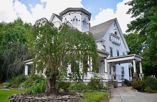 Towanda Bed & Breakfast | The York at Victorian Charm Inn