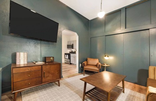 Lawrenceville Apartment | This apartment is a 2 bedroom(s), 1 bathrooms, located in Pittsburgh, PA.