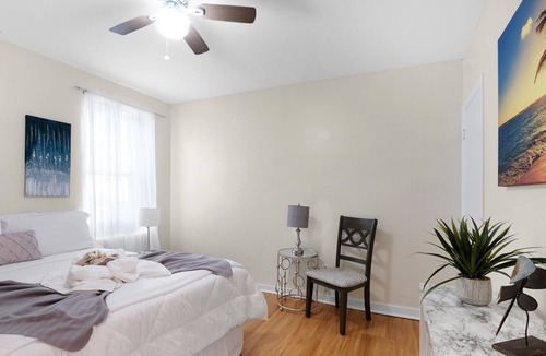 Graduate Hospital Apartment | This apartment is a 2 bedroom(s), 1 bathrooms, located in Philadelphia, PA.
