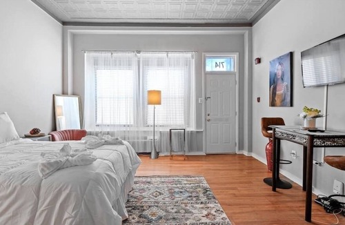 Graduate Hospital Apartment | This apartment is a 1 bedroom(s), 1 bathrooms, located in Philadelphia, PA.