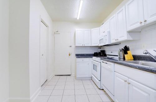 Aurora Highlands Apartment | This Apt is Perfect For Business Trips or a Relaxing Vacation