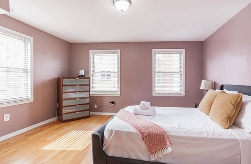 Bella Vista House | This house is a 3 bedroom (s), 2.5 bathrooms, located in Philadelphia, PA.