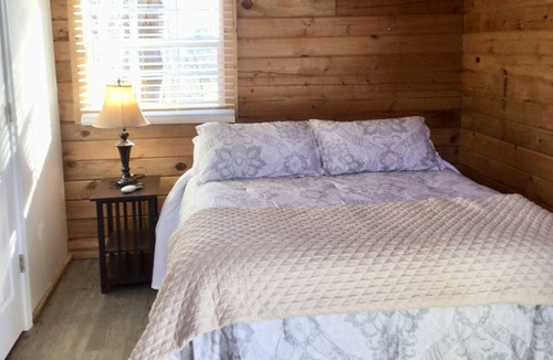Columbia Cabin | This log cabin is private and the perfect place to rest and recharge. T
