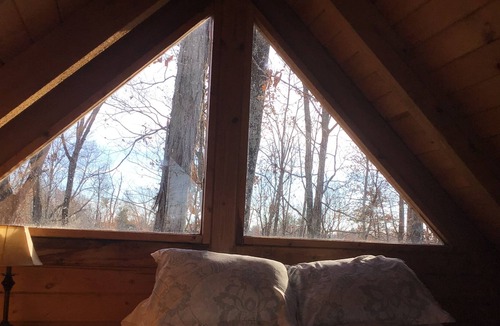 Columbia Cabin | This log cabin is private and the perfect place to rest and recharge. T