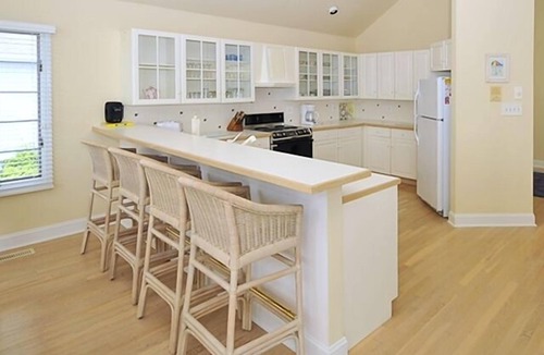 Avalon House | This south end beach block home just second back from the beach has plenty of room for the family to spread out