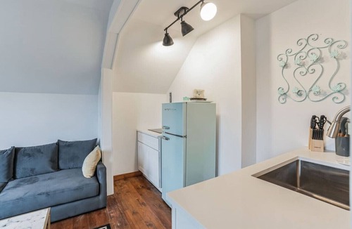 Cheyney Apartment | Thornton Studio w/Kitchenette