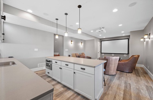 Burgettstown House | Timeless Renovated Pre-Civil War Guest House