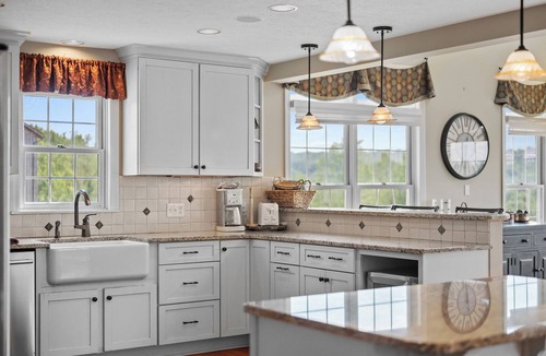 Burgettstown House | Timeless Renovated Pre-Civil War Guest House